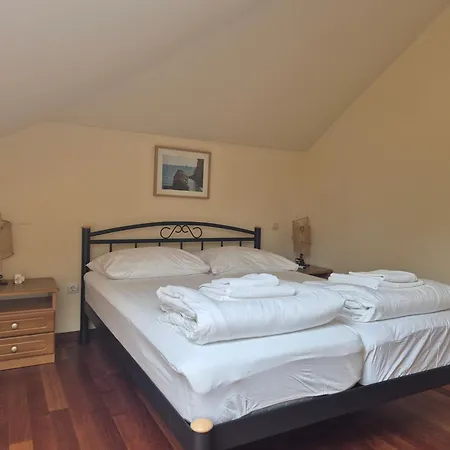 Modern New Flat Next To River Cetina Apartmán *