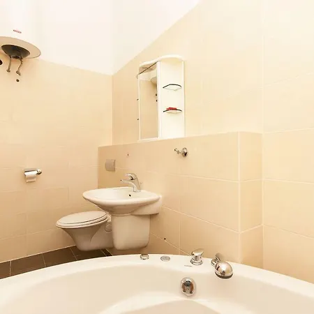 Modern New Flat Next To River Cetina Apartment