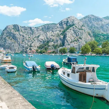 Modern New Flat Next To River Cetina Apartment