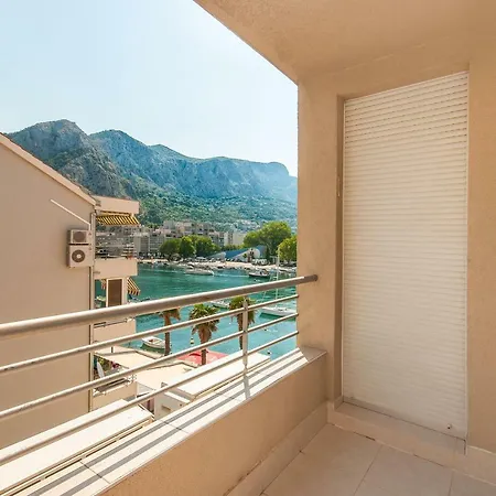 Modern New Flat Next To River Cetina * 오미스